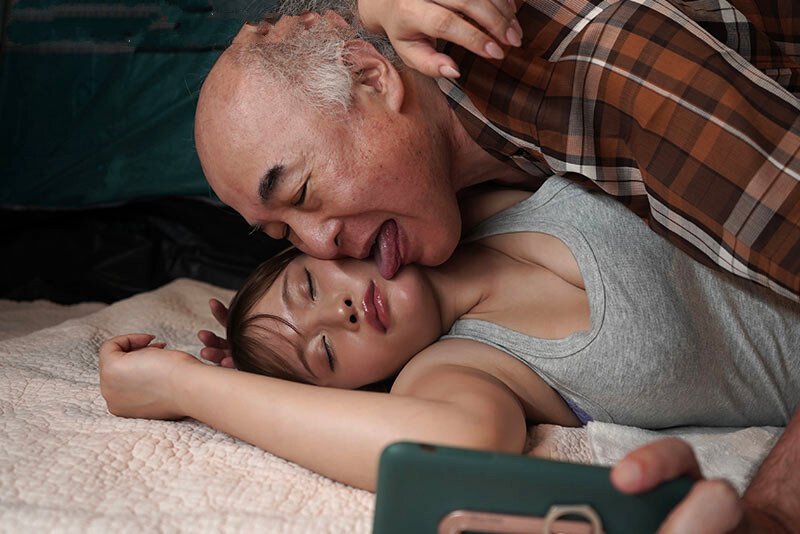 Tên trưởng thôn mất dạy chuốc rượu chồng say, đụ vợ mới cưới của tôi cả đêm thỏa mãn